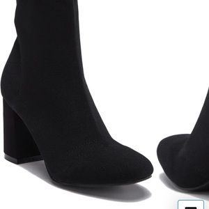 Mía Rudi Stretxh Booties size 6